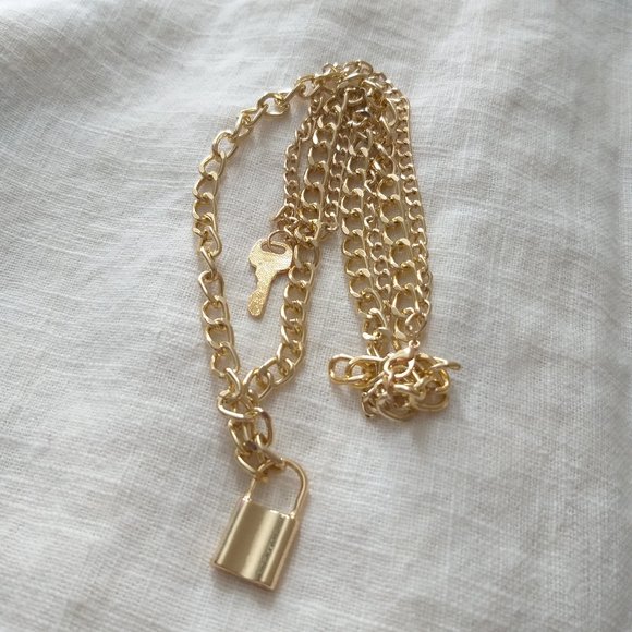 Lock & Key Chain Layered Necklace Set - Picture 3 of 4